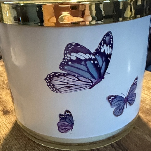 Bath & Body Works Butterfly Candle - Picture 5 of 5